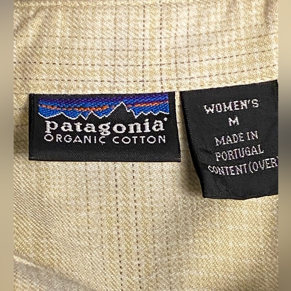 Patagonia Women’s Organic Cotton Button Down Shirt - Picture 2 of 4